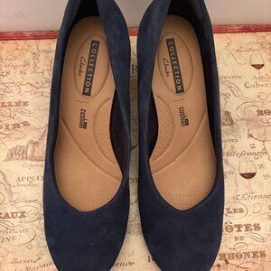 Clarks Collection Navy Suede Flats (US 8 | EU 39)